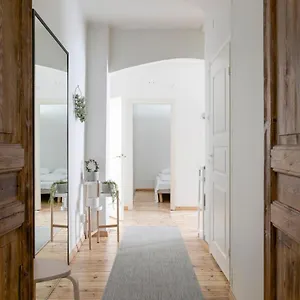 https://2ndhomes-central-spacious-85m2-apartment-in-yrjonkatu.tophotelshelsinki.com