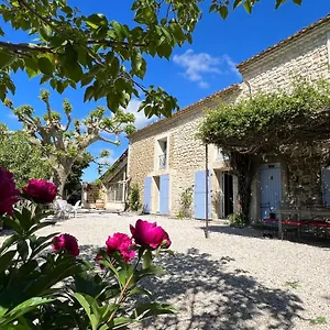 https://mas-de-lestiou.fr-provencehotel.com